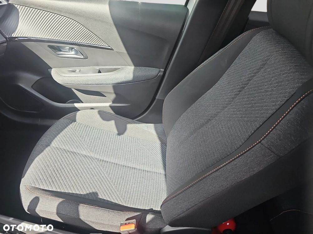 Peugeot 208 - 10
