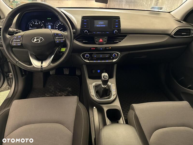 Hyundai i30 1.5 DPI Classic + - 21