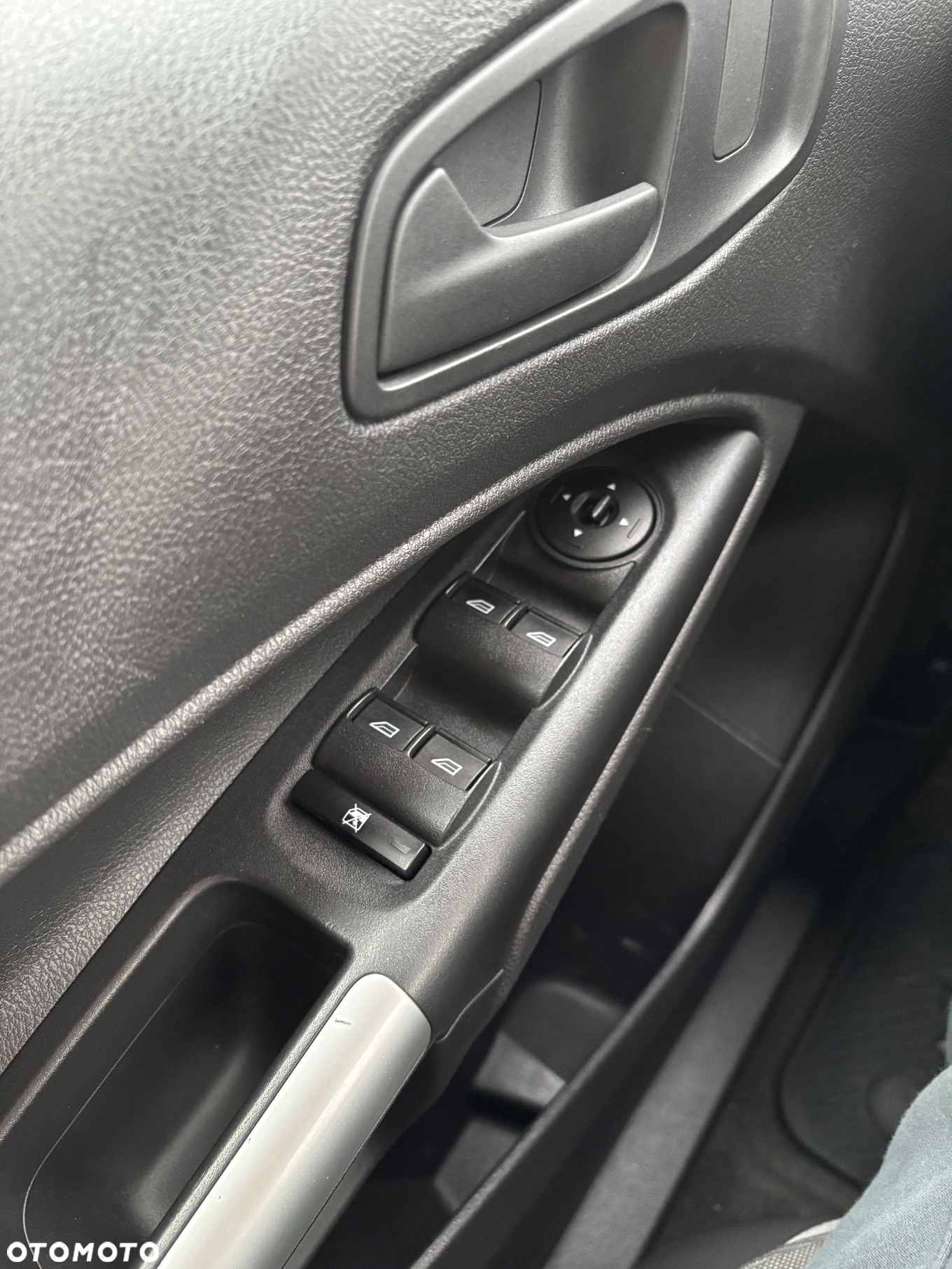 Ford Tourneo Connect 1.0 EcoBoost Start-Stop Ambiente - 16