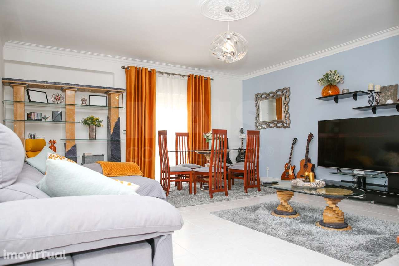 T3 Luminoso e Pronto a Habitar em Monte Abrão - Grande imagem: 2/28