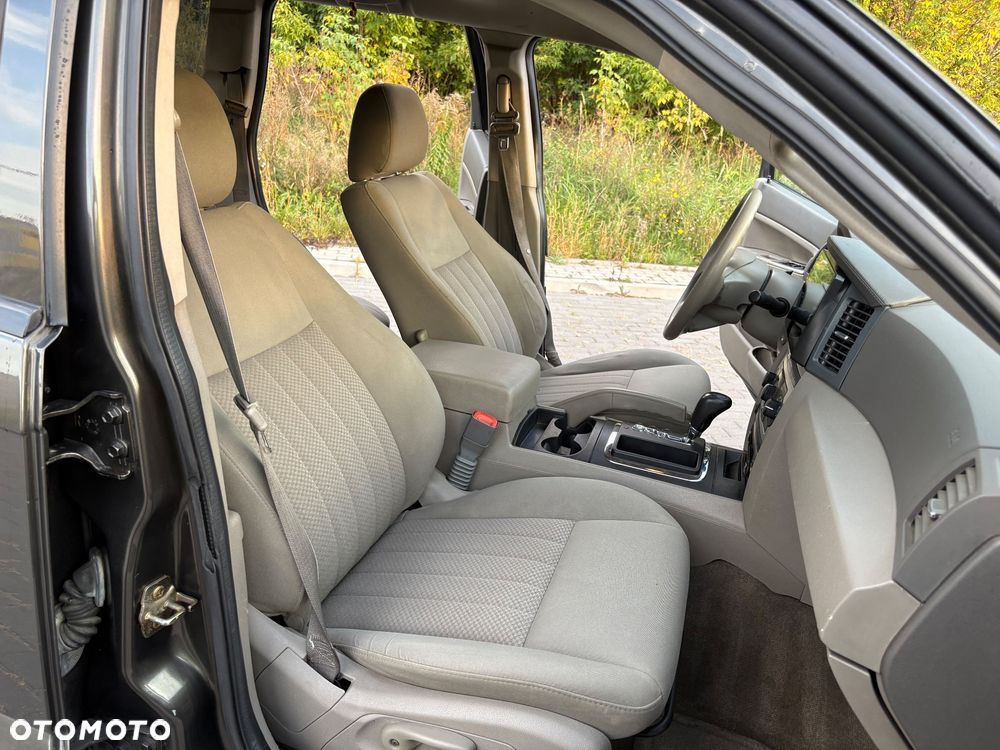Jeep Grand Cherokee - 28