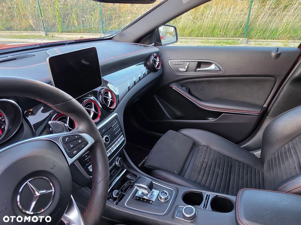 Mercedes-Benz GLA AMG 45 4-Matic - 12