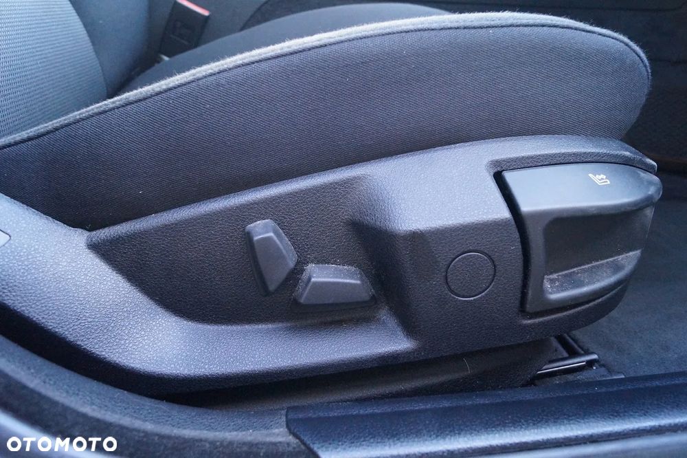 BMW Seria 5 520d Efficient Dynamics Edition - 31