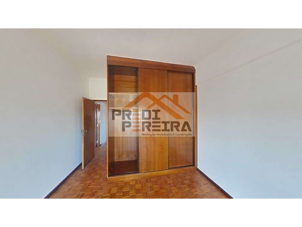 T3 no centro de Loures com bastante luminosidade, varanda com vista... - Grande imagem: 2/17