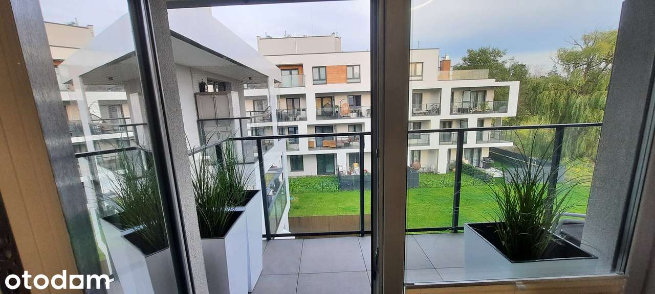 Do wynajęcia nowa, luksusowa kawalerka 30m² z balkonem i garażem.