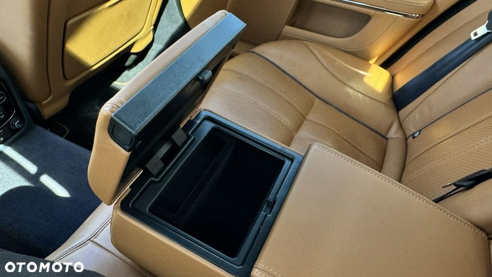 Jaguar XJ - 21