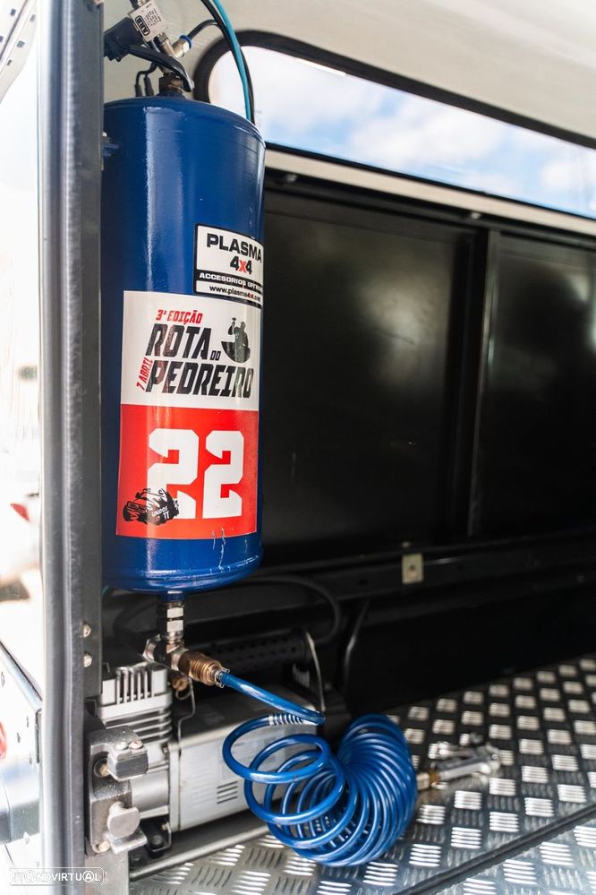 Land Rover Defender - 27