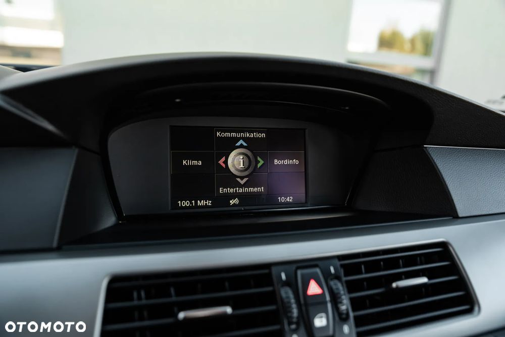 BMW Seria 5 525xi - 31