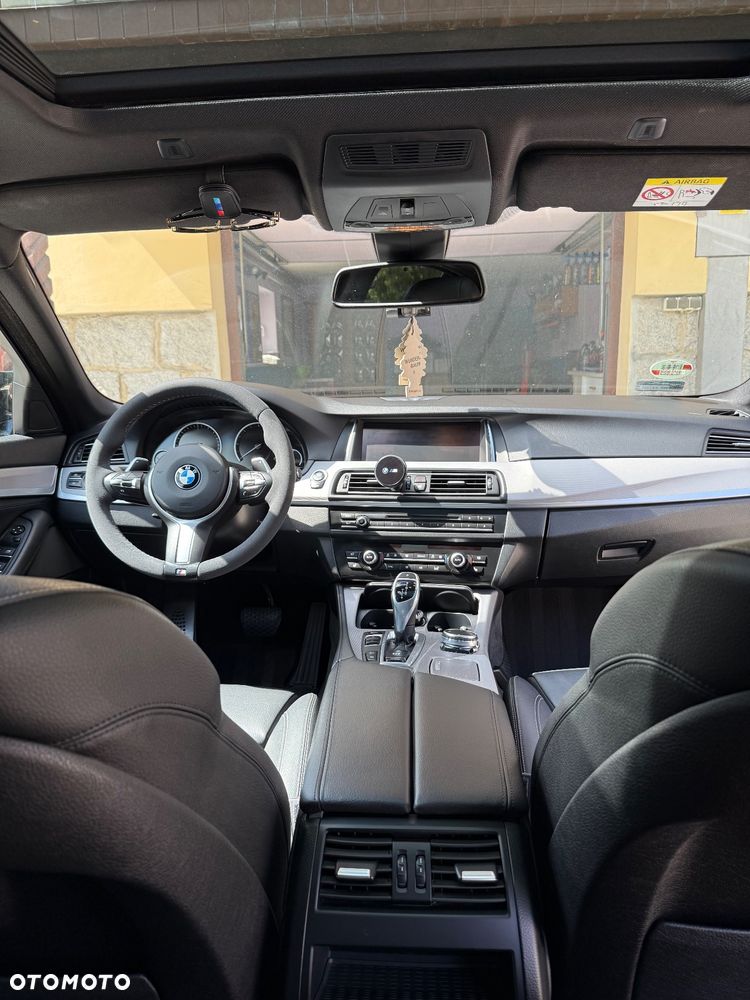 BMW Seria 5 525d xDrive - 23