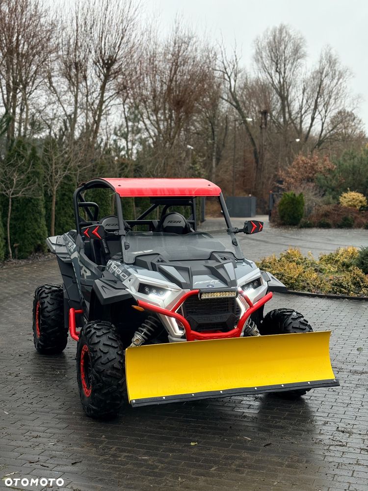 Polaris RZR - 16