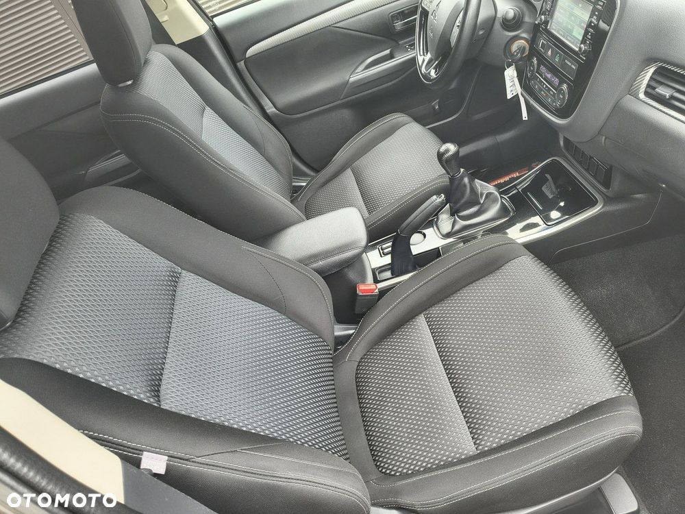 Mitsubishi Outlander - 19