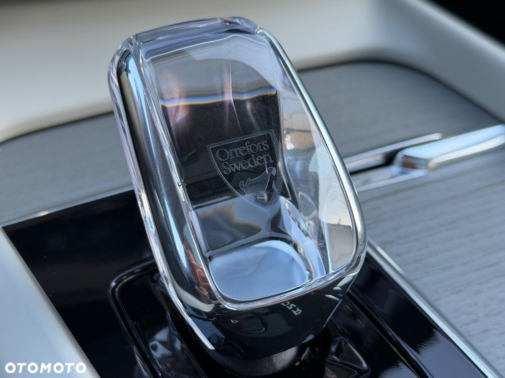 Volvo XC 60 B5 B AWD Momentum Pro - 24