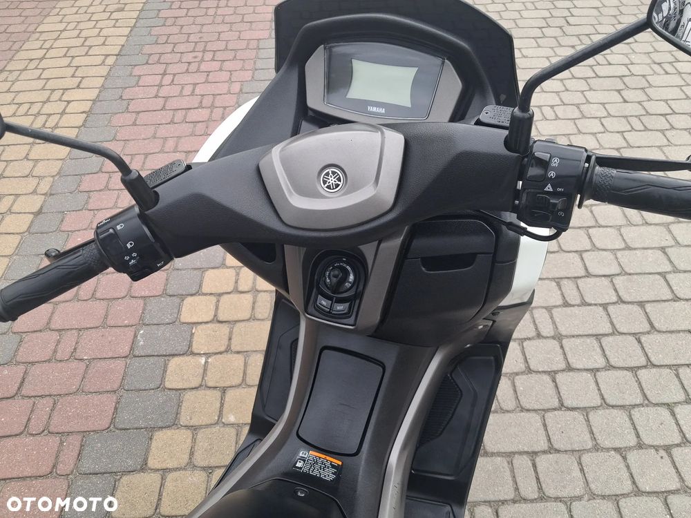 Yamaha NMAX - 8