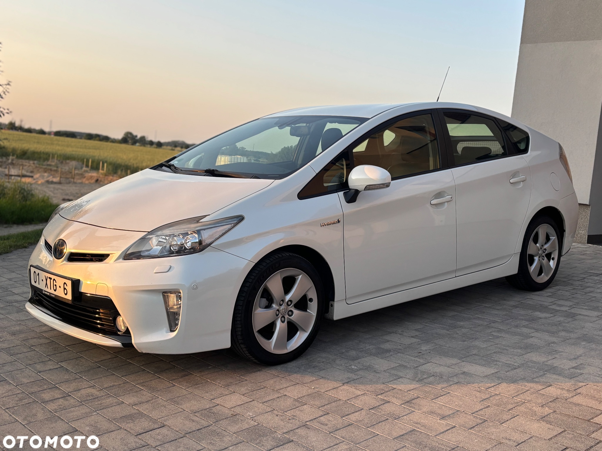 Toyota Prius 1.8 HSD Prestige - 6