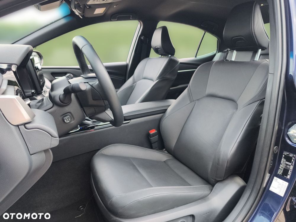 Toyota Camry - 17
