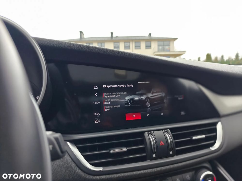 Alfa Romeo Giulia 2.0 Turbo 16V AT8 Veloce Ti - 29