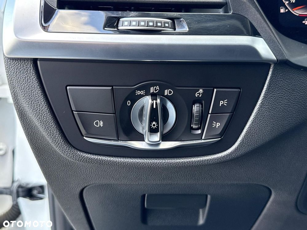 BMW X3 xDrive30i GPF Advantage - 22