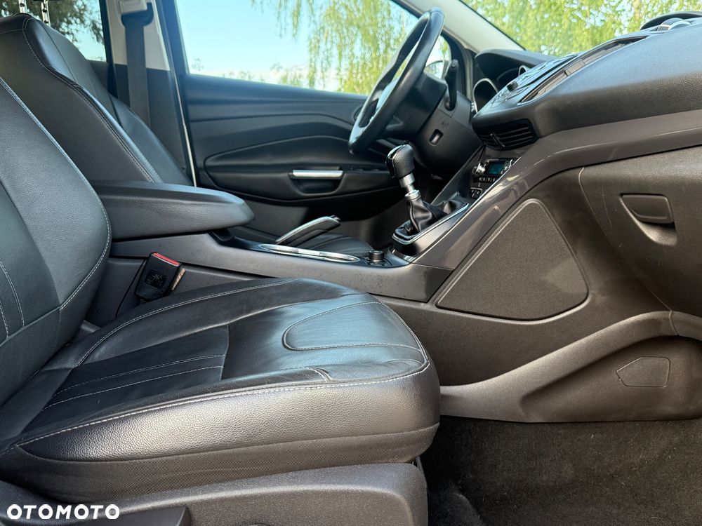 Ford Kuga 2.0 TDCi 2x4 Titanium - 31