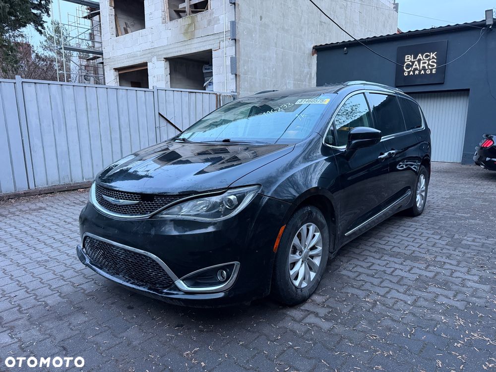 Chrysler Pacifica - 2