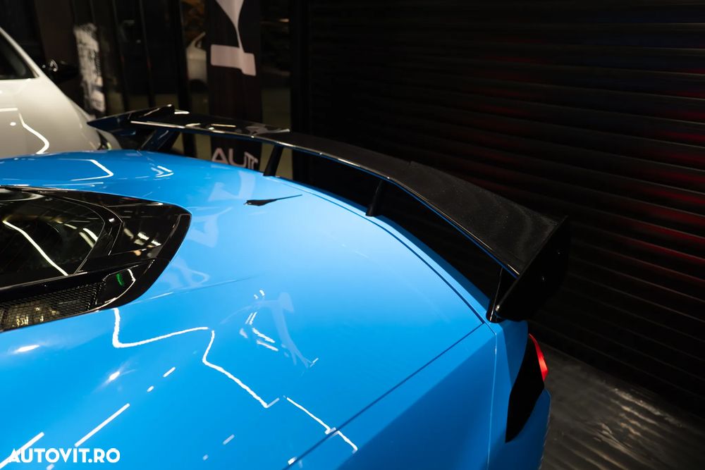 Chevrolet Corvette - 12