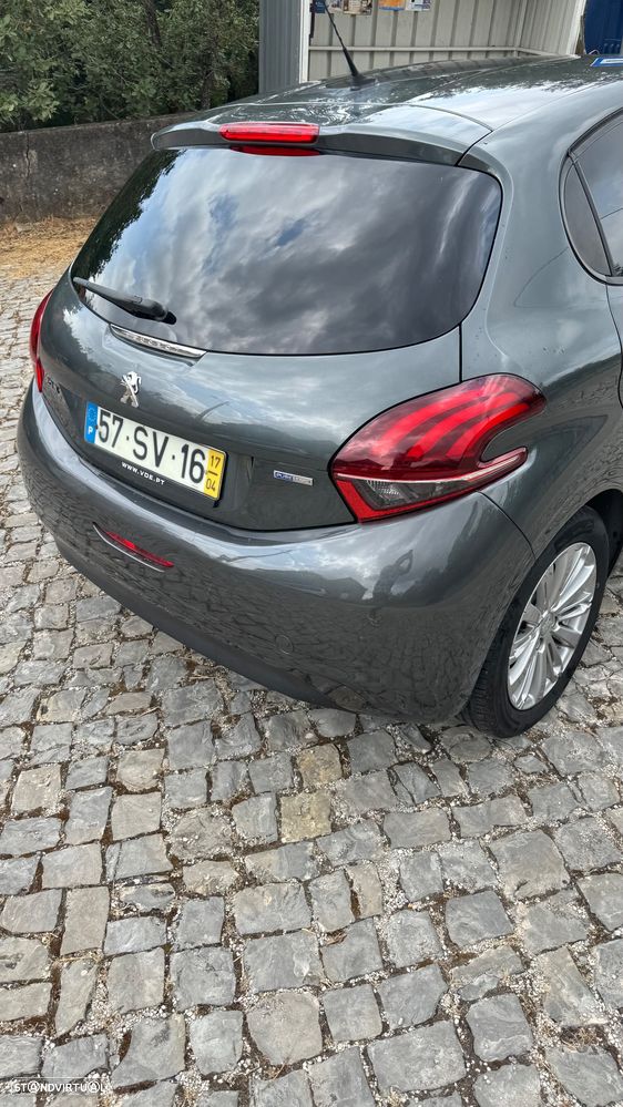 Peugeot 208 1.2 PureTech Style - 12