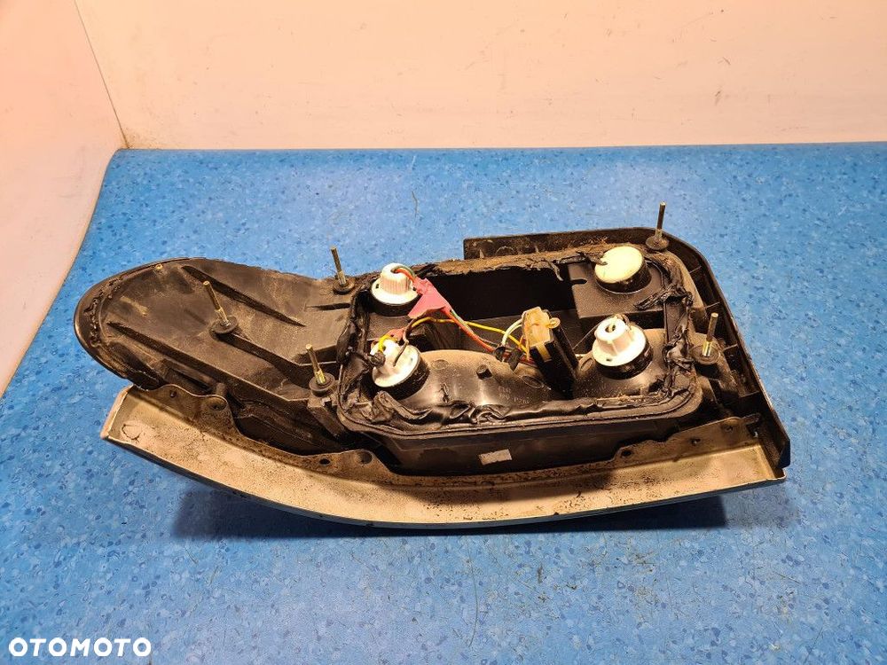 SUBARU IMPREZA I GC KOMBI LAMPA TYŁ PRAWA ZEWNĘTRZNA - 10