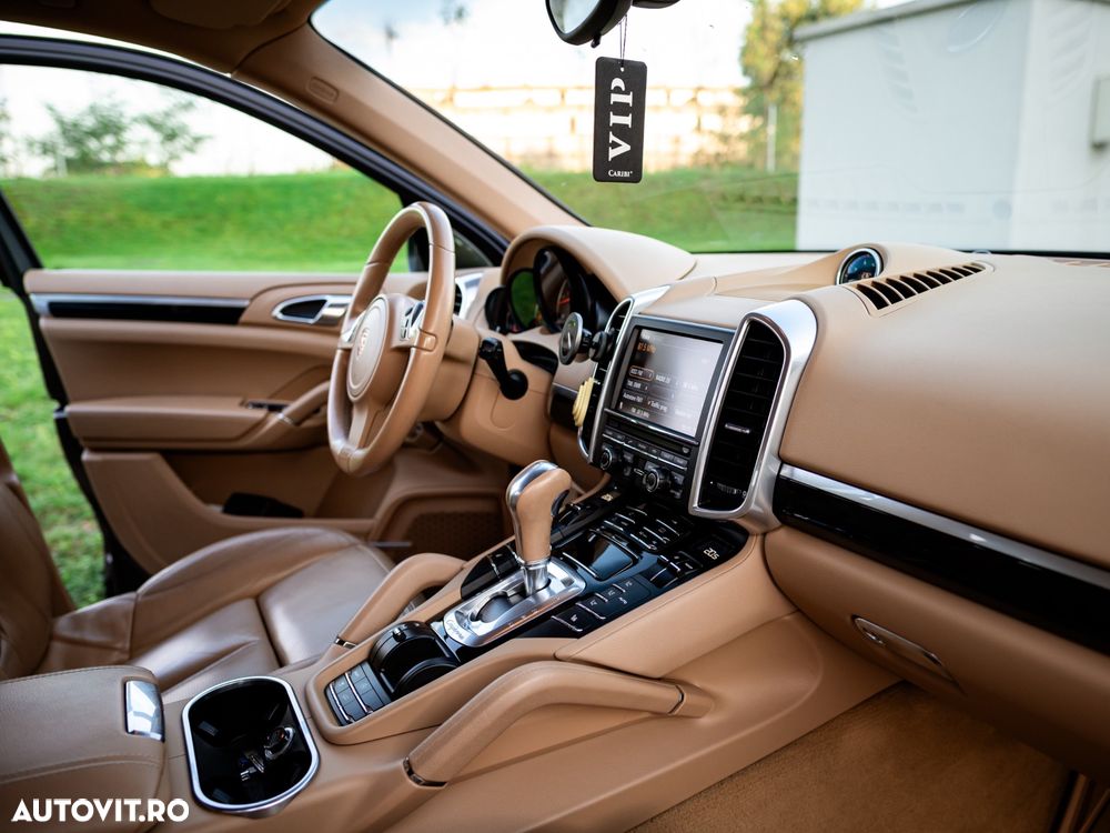 Porsche Cayenne 3.0 L V6 - 3