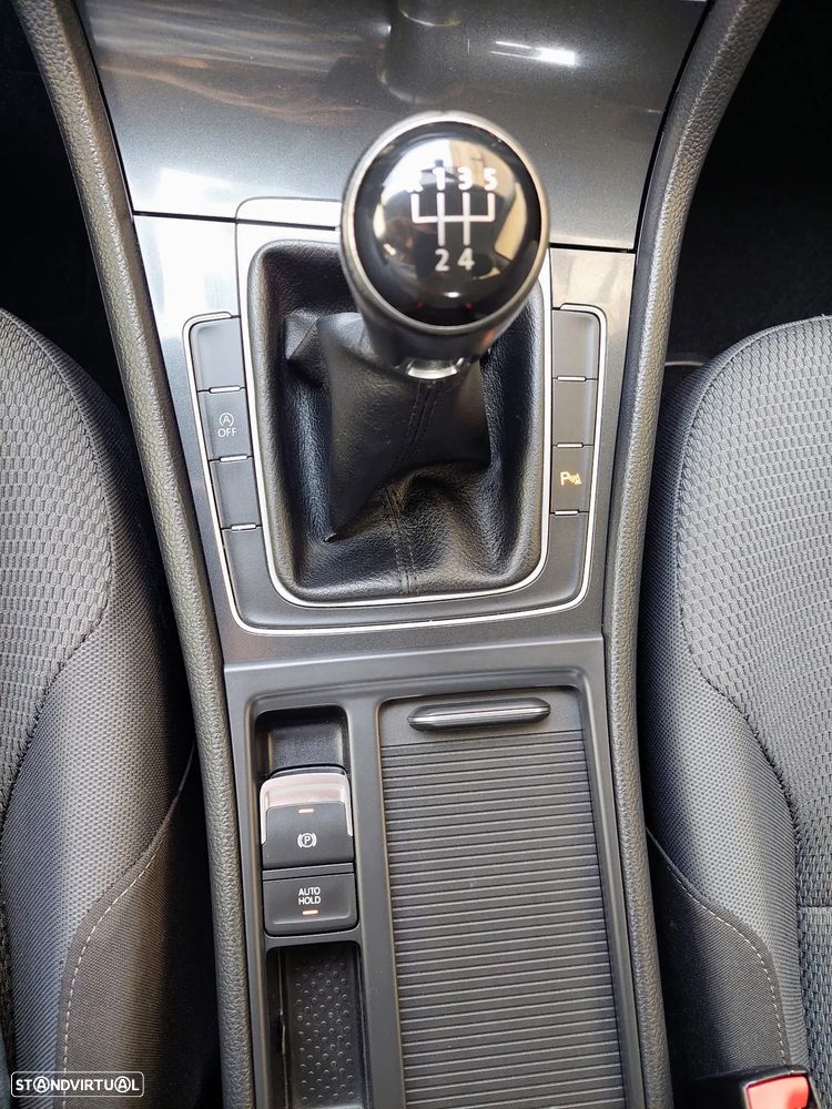 VW Golf 1.6 TDI Confortline - 44