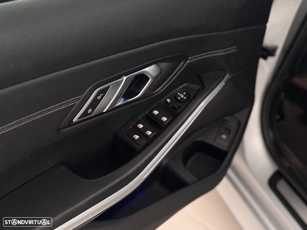 BMW 318 d Touring Line Sport Auto - 29