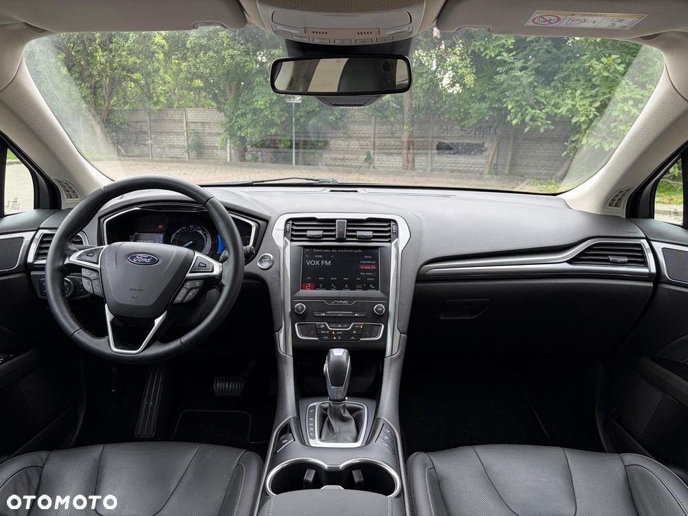 Ford Mondeo 2.0 Hybrid Titanium - 24