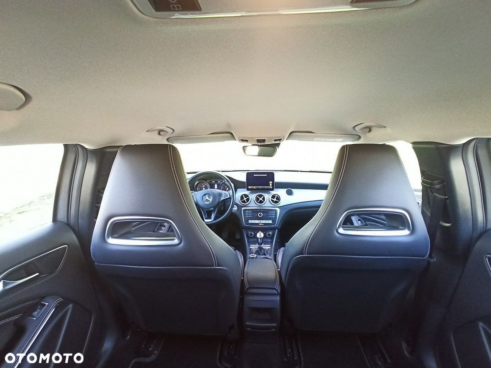 Mercedes-Benz GLA - 8