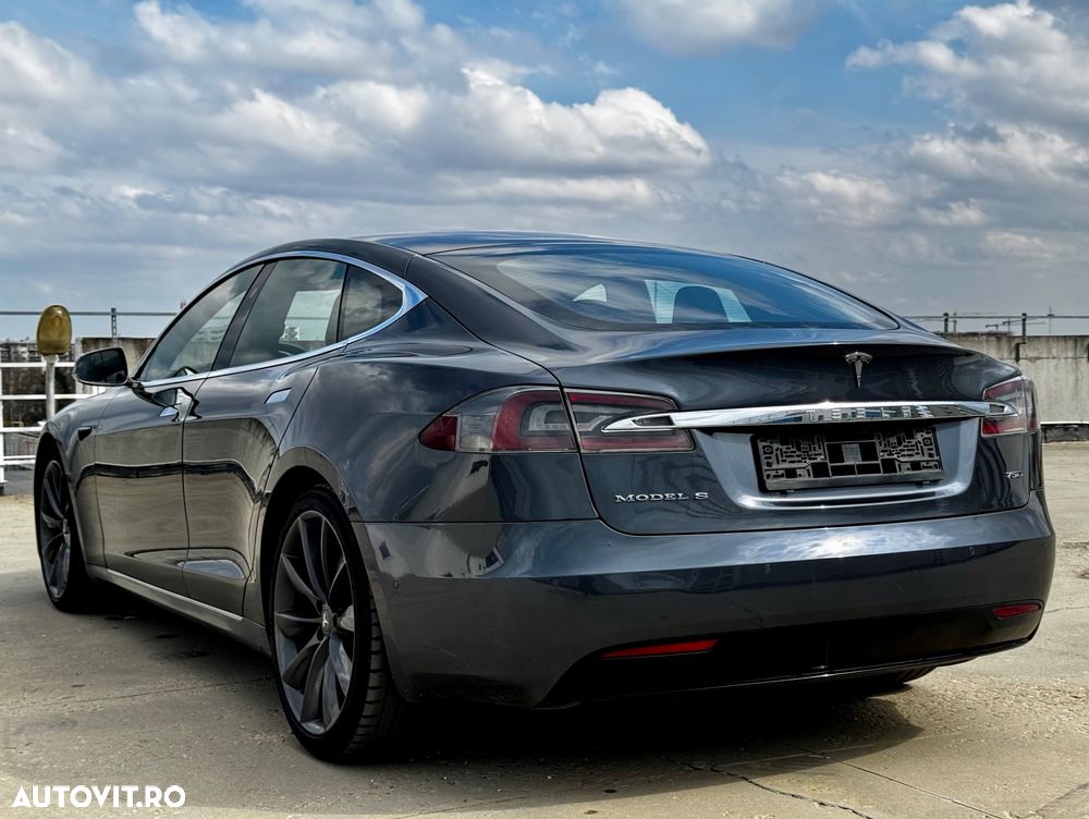 Tesla Model S - 7