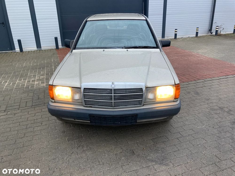Mercedes-Benz W201 (190) - 2
