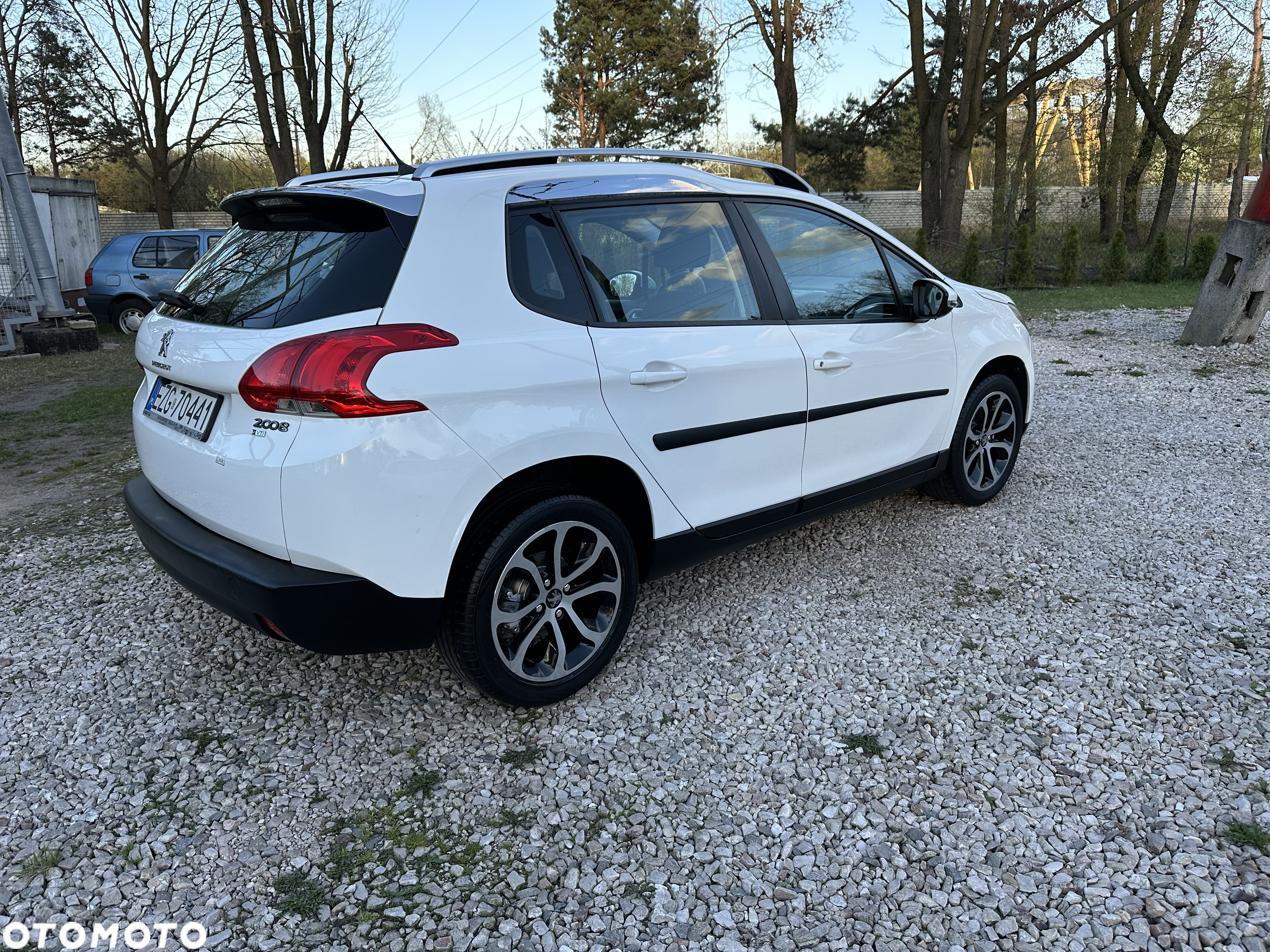 Peugeot 2008 - 8