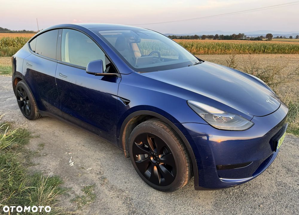 Tesla Model Y - 3