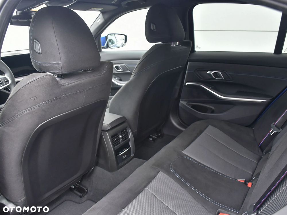 BMW Seria 3 320i xDrive - 21