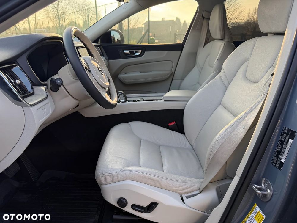 Volvo XC 60 B5 B R-Design - 11