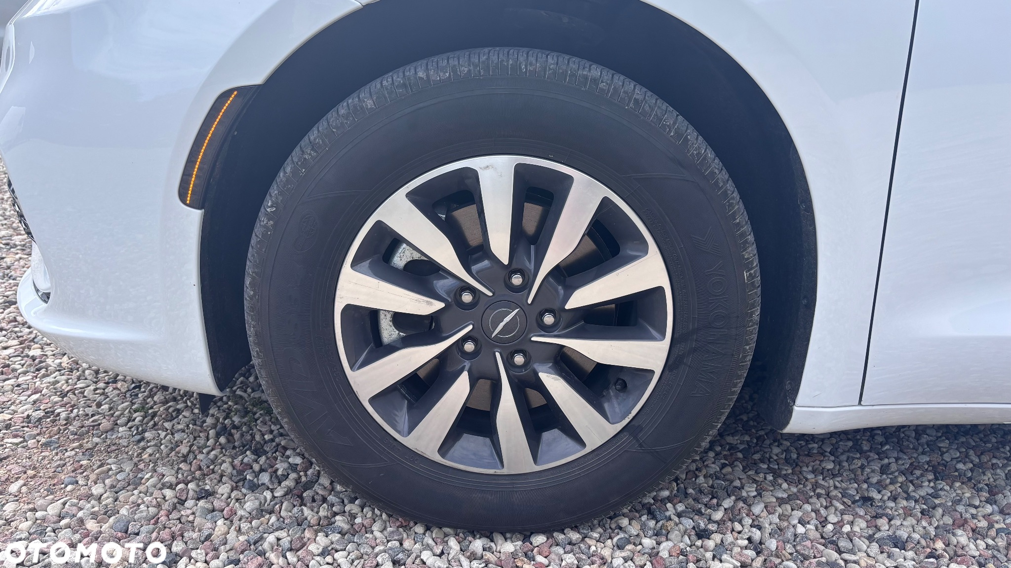Chrysler Pacifica - 12
