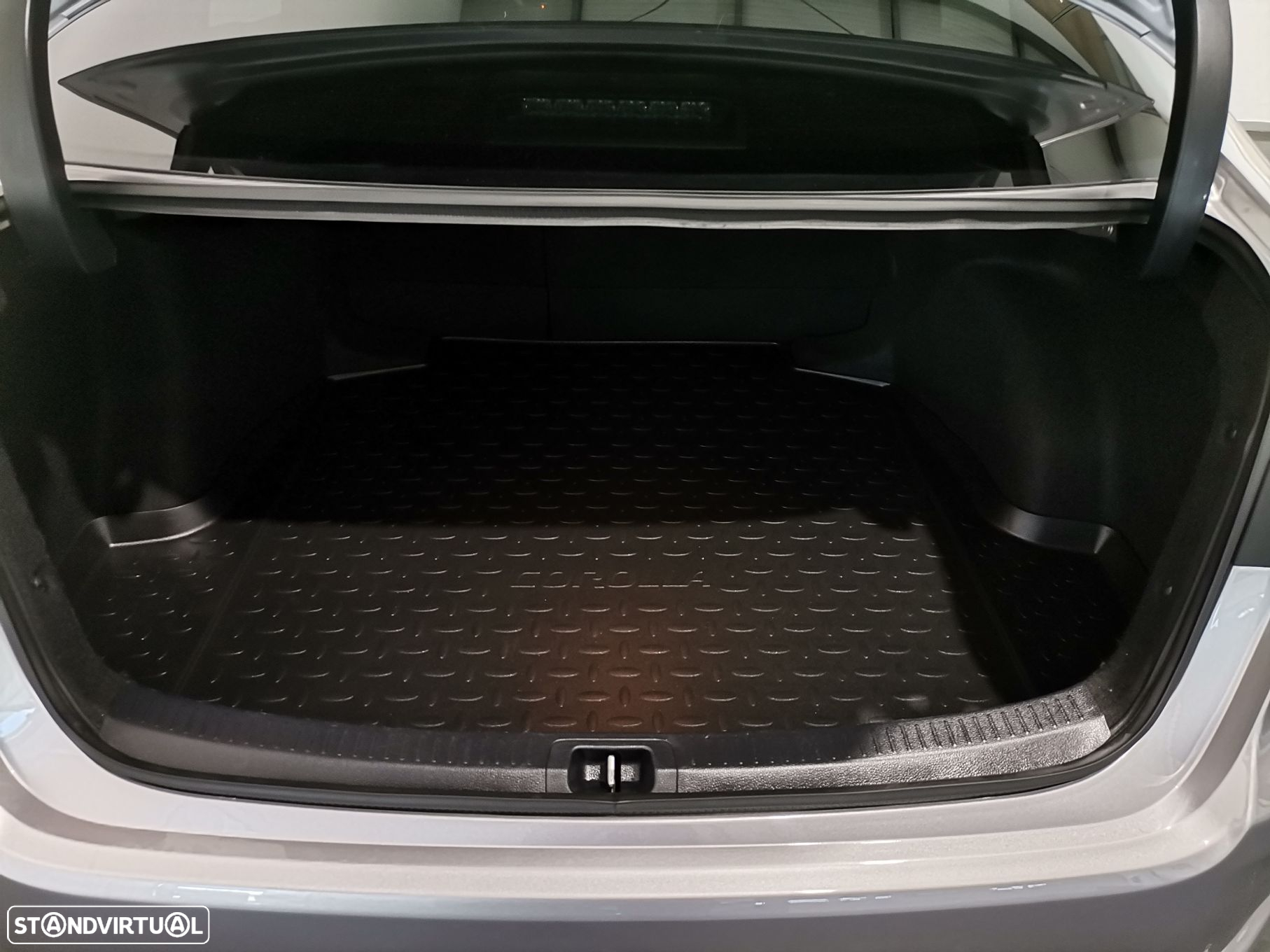 Toyota Corolla SD 1.8 Hybrid Exclusive - 10