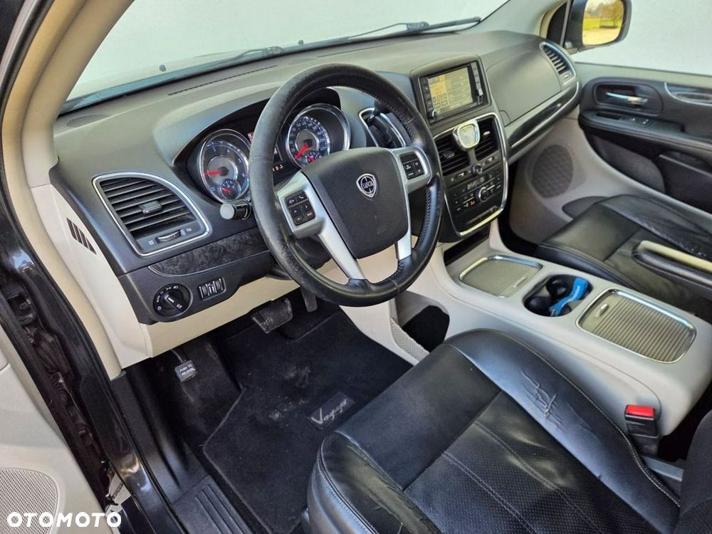 Lancia Voyager - 7