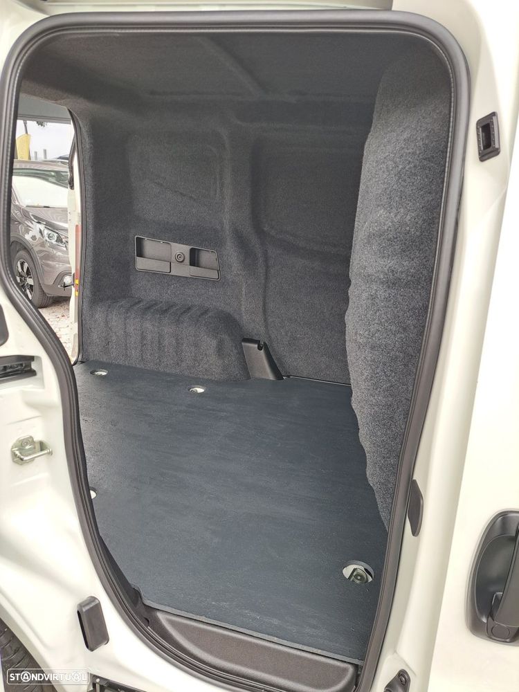 Fiat Fiorino 1.3 M-Jet Cargo SX - 16