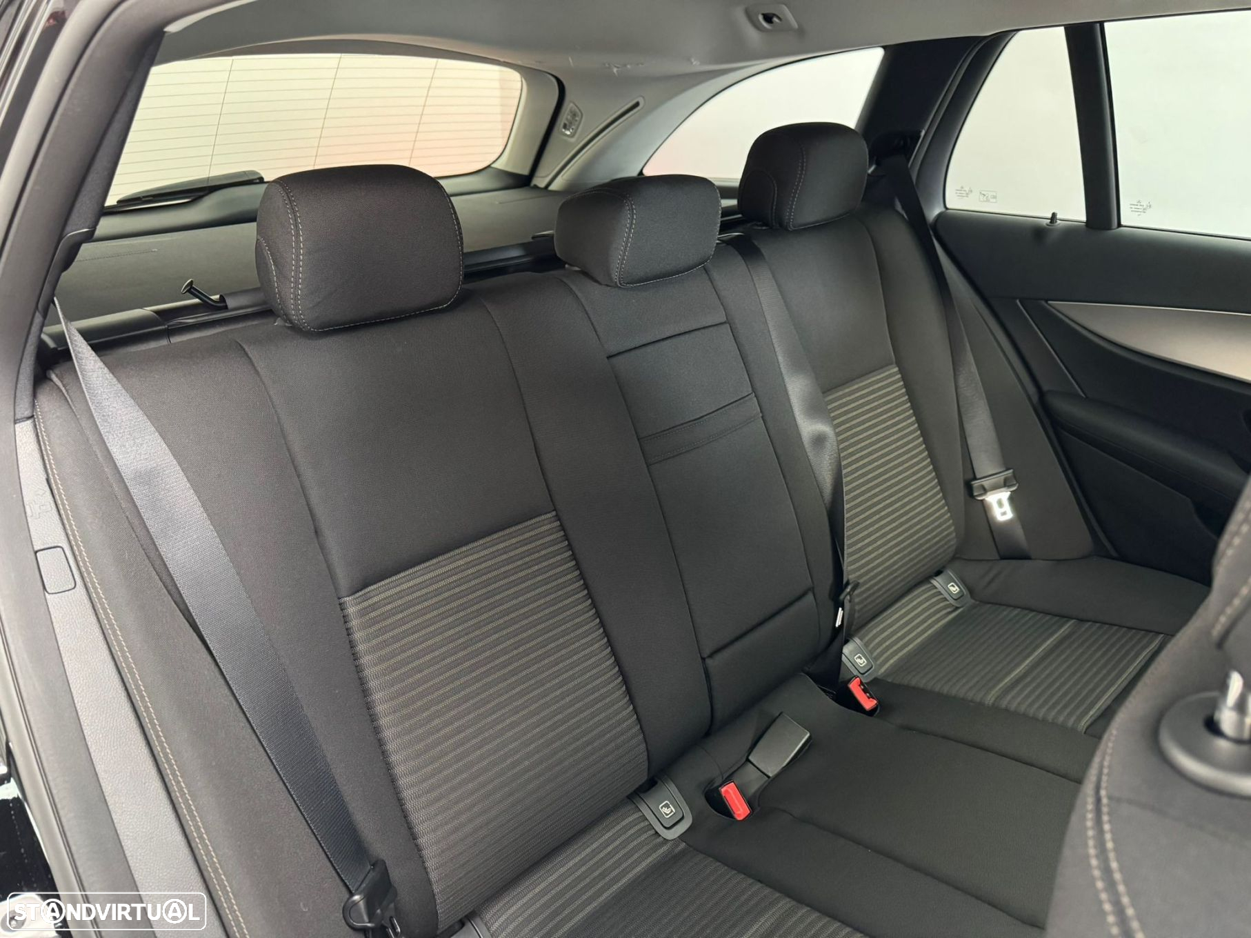 Mercedes-Benz E 300 e Exclusive Line - 21