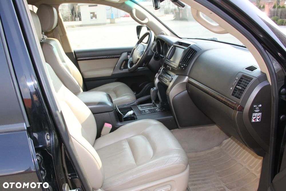 Toyota Land Cruiser - 7