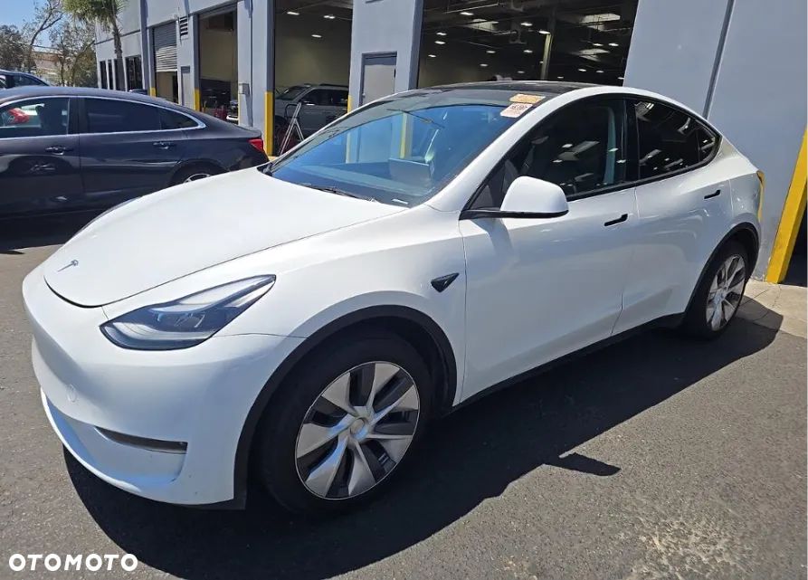 Tesla Model Y Long Range Dual Motor AWD - 2