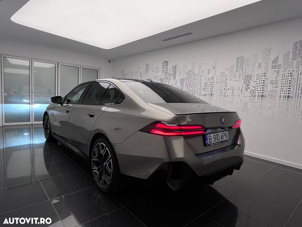 BMW i5 - 5