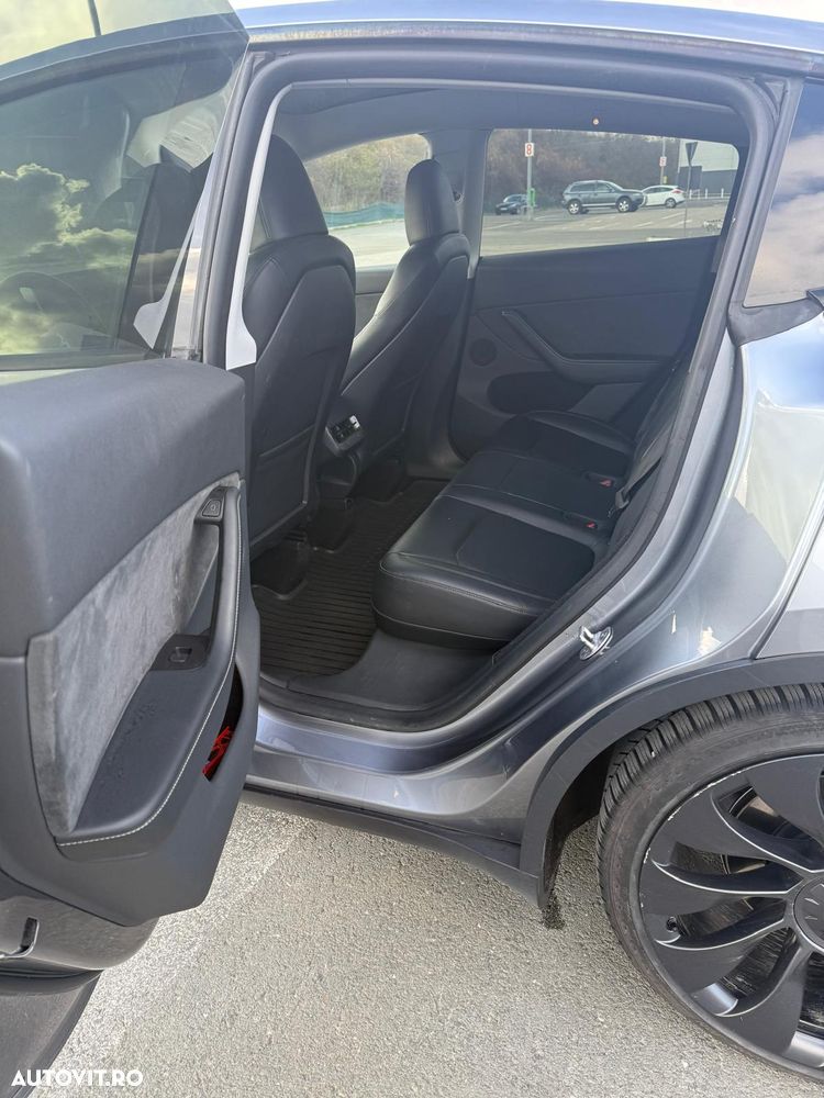 Tesla Model Y Performance - 7