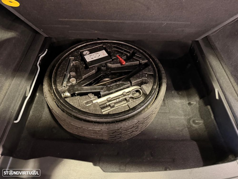 VW Touareg 3.0 TDI V6 R-Line - 38