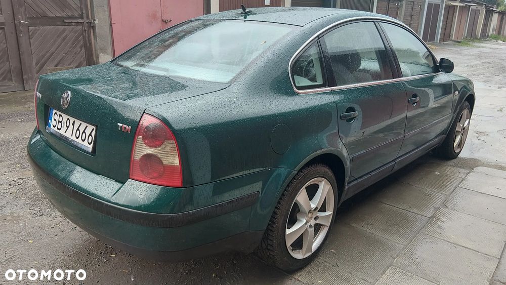 Volkswagen Passat 1.9 TDI Trendline - 4