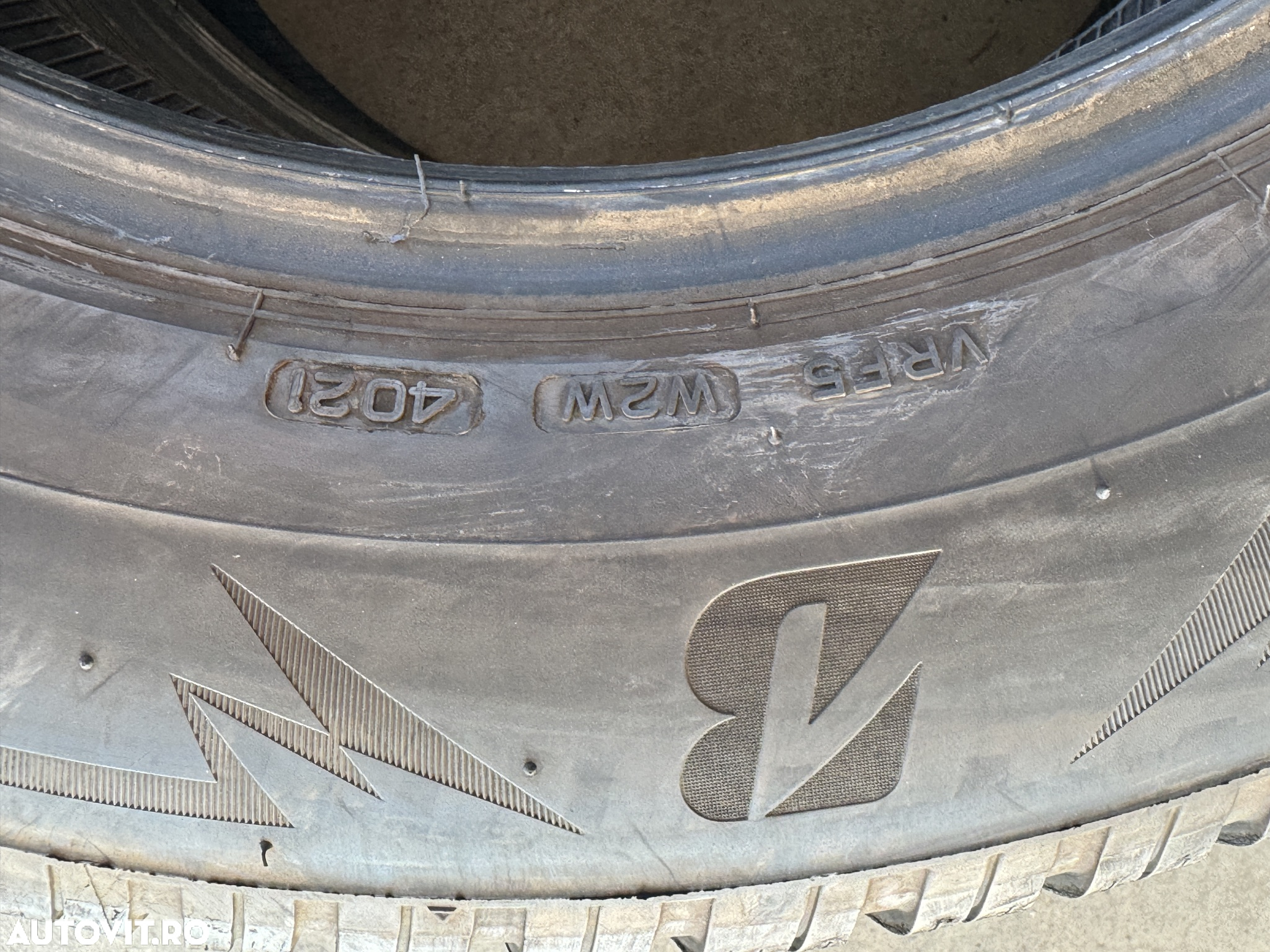 Vând 4 anvelope 215/65/17 bridgestone de iarnă ca noi - 7