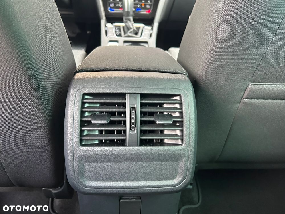 Volkswagen Passat - 17